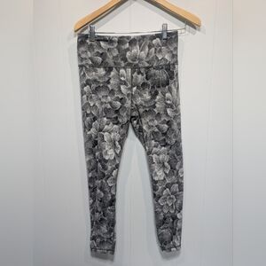 Athleta Elation Textured‎ Floral Leggings Size Medium Black & White